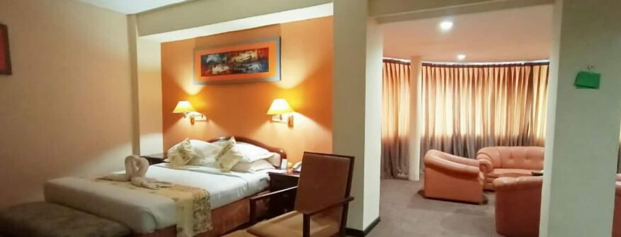 Hotel Mariat Sorong Esterno foto