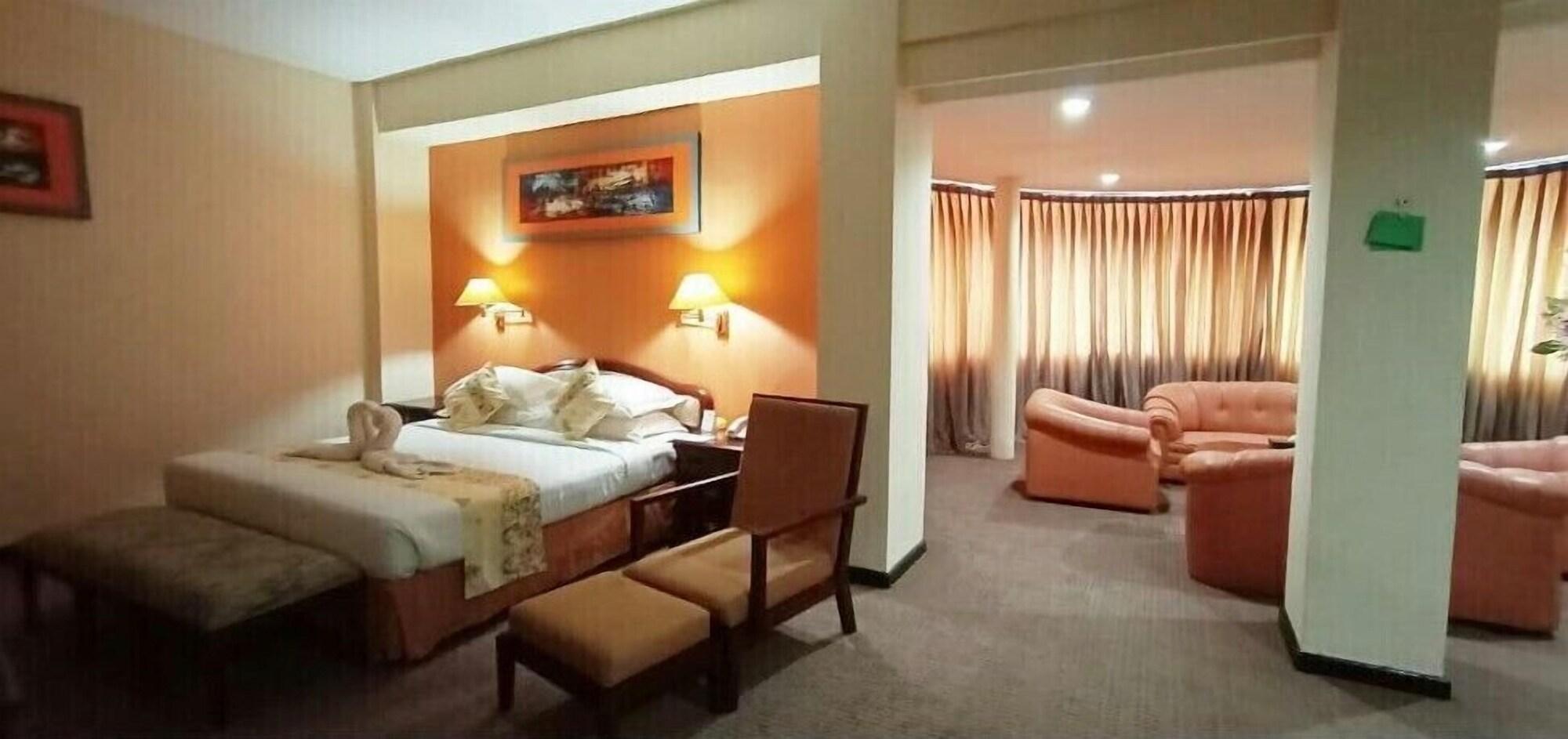 Hotel Mariat Sorong Esterno foto