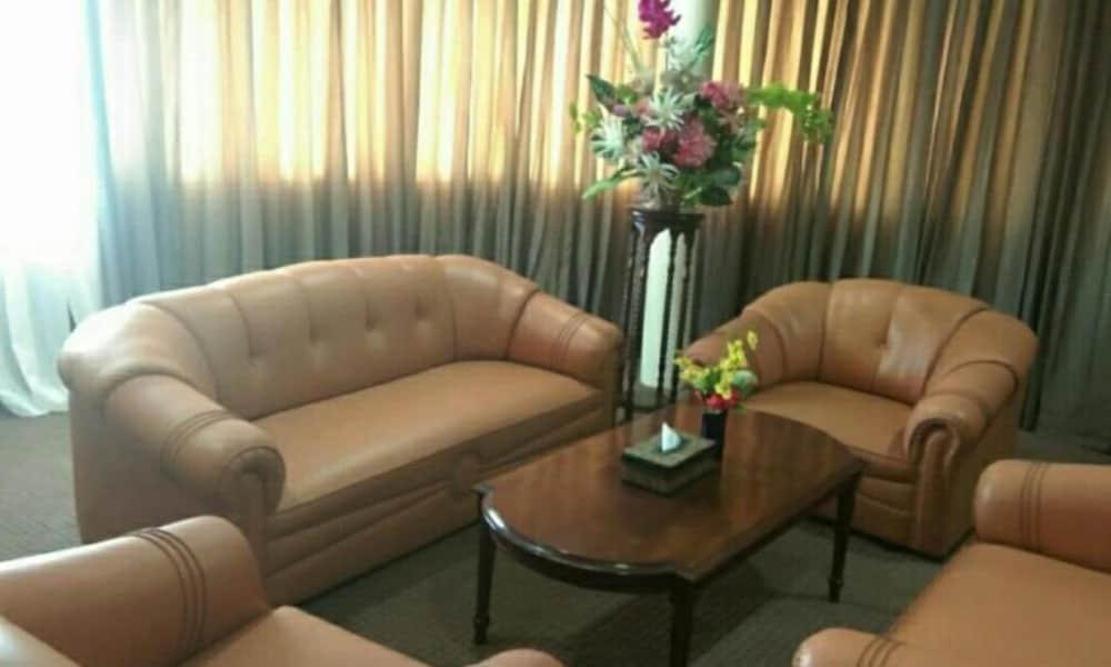 Hotel Mariat Sorong Esterno foto