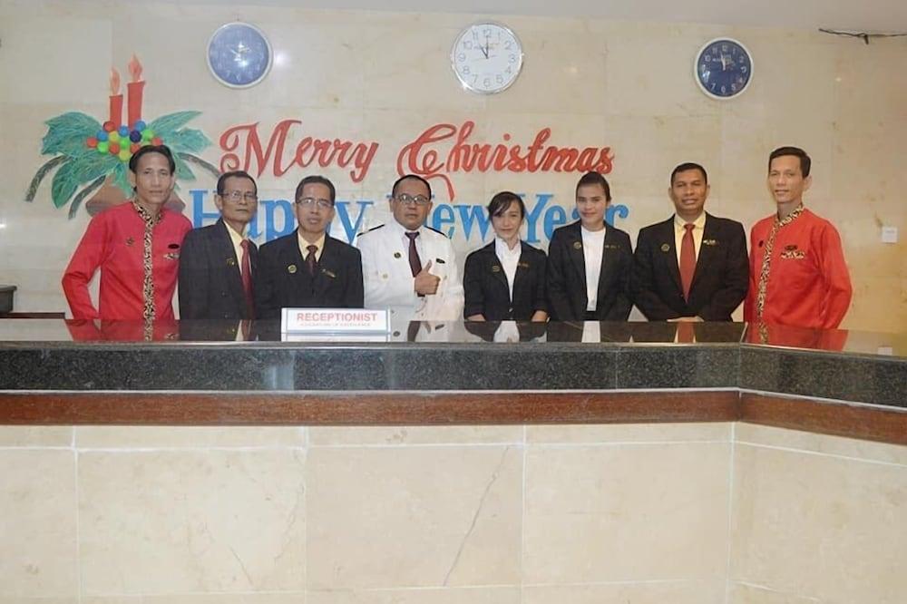 Hotel Mariat Sorong Esterno foto