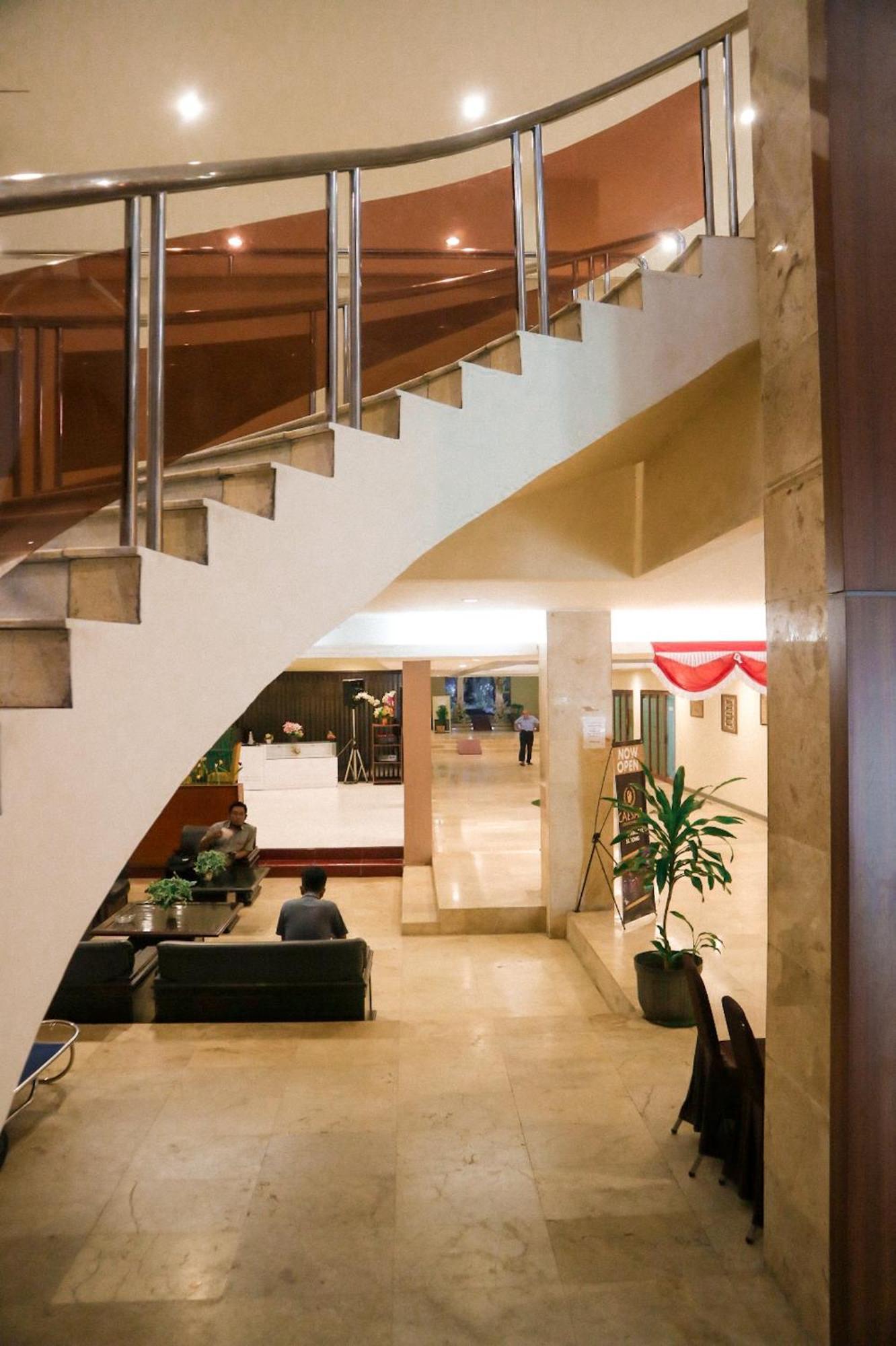 Hotel Mariat Sorong Esterno foto