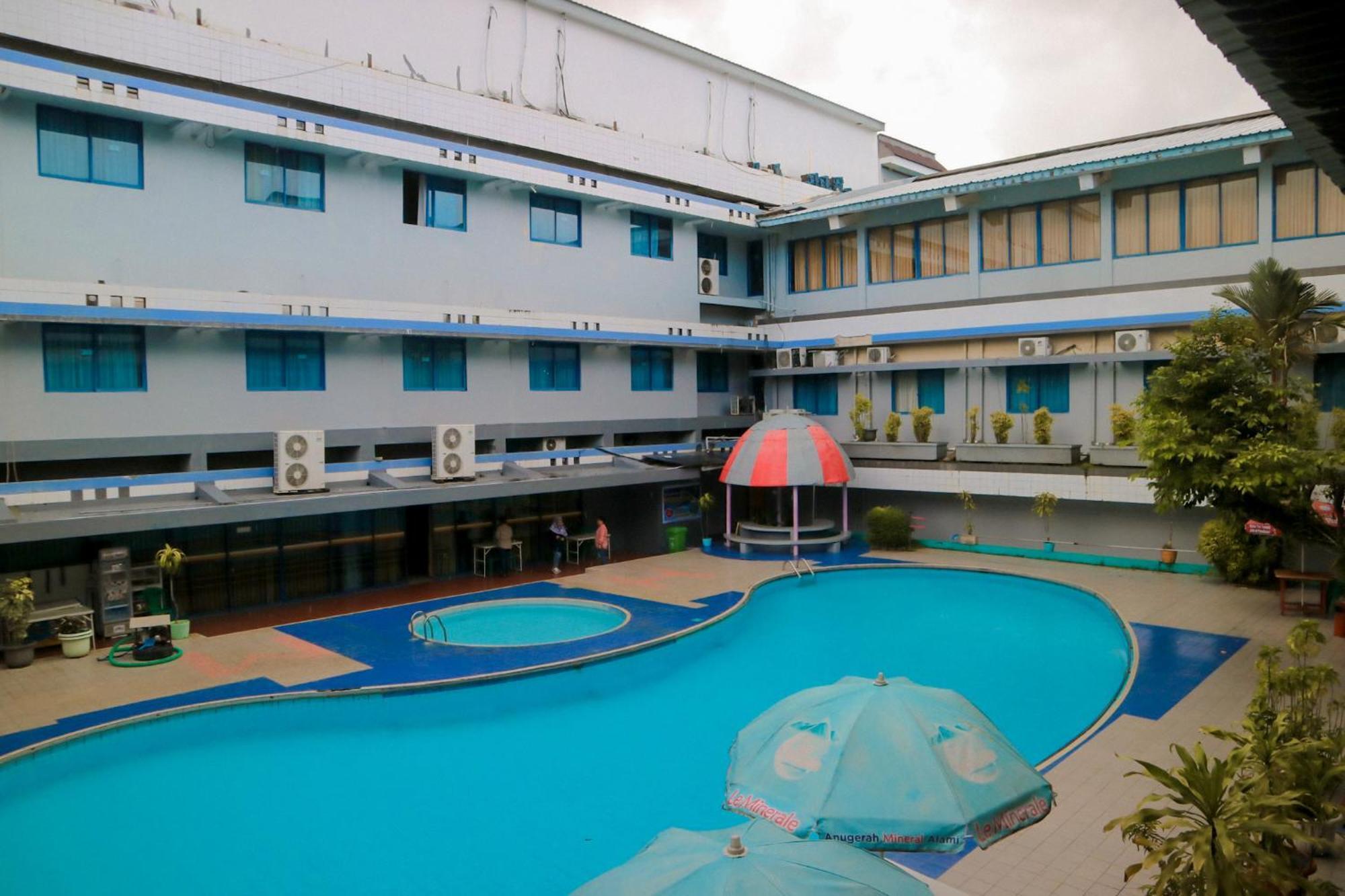 Hotel Mariat Sorong Esterno foto