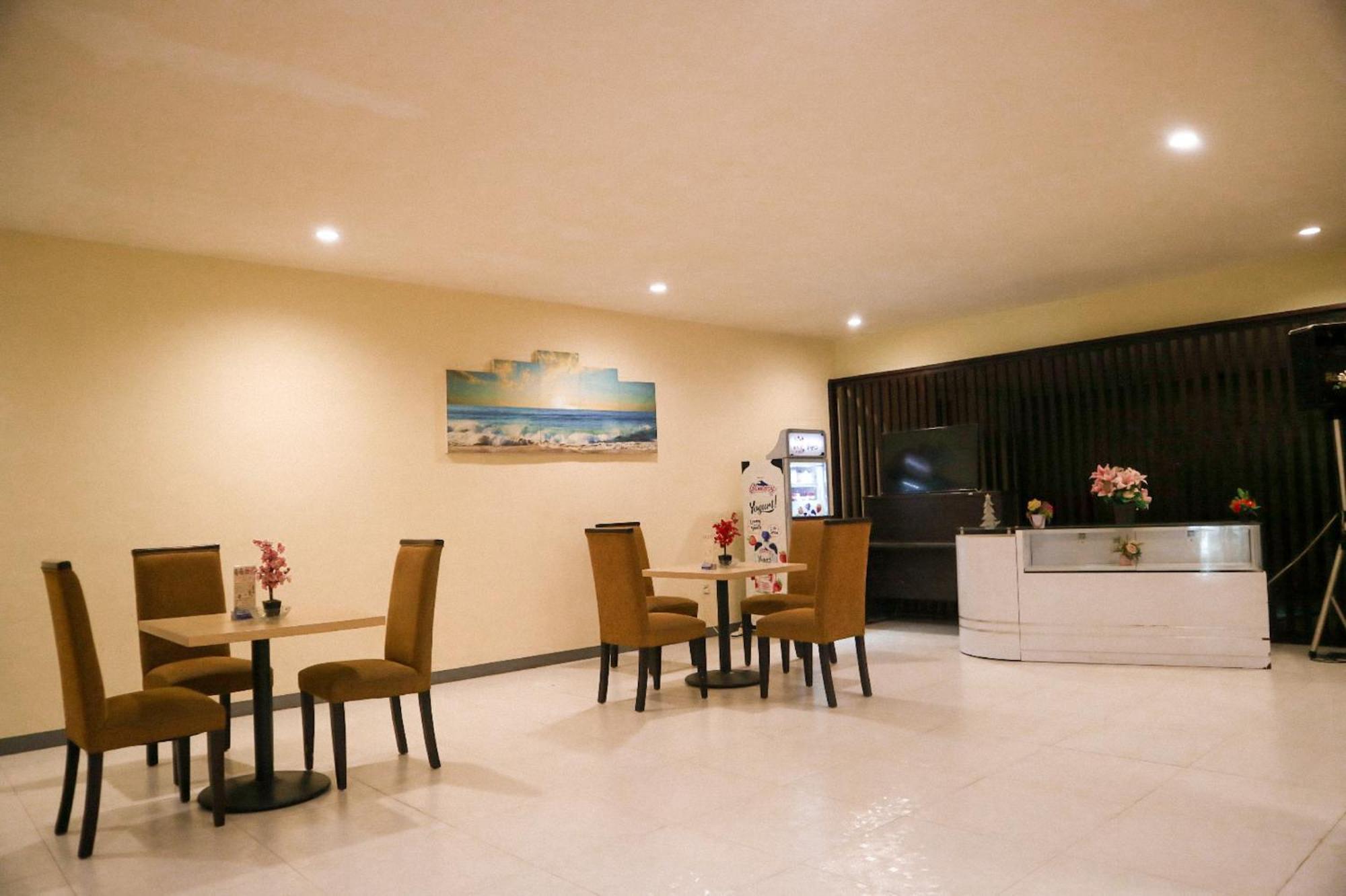 Hotel Mariat Sorong Esterno foto