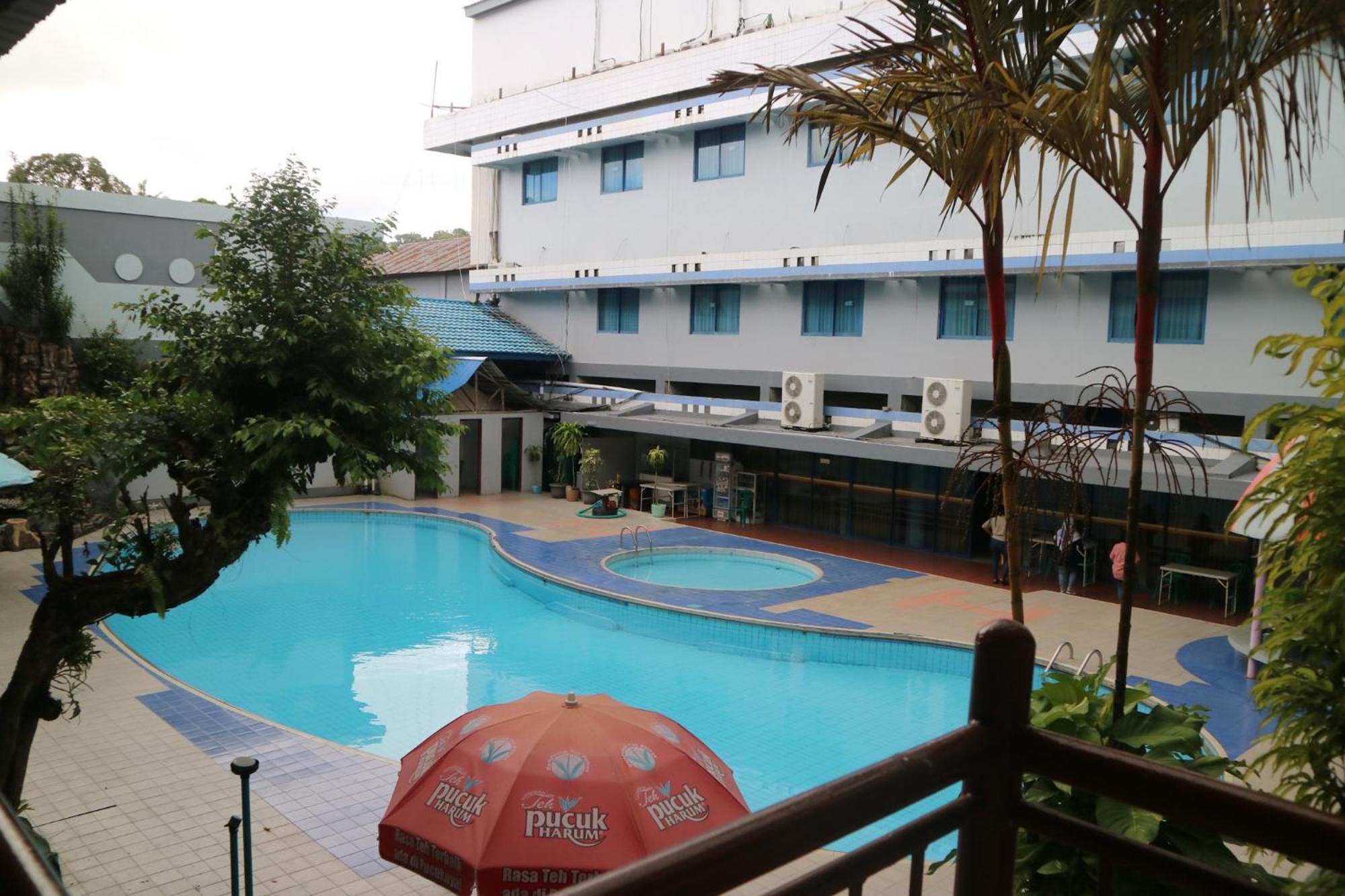 Hotel Mariat Sorong Esterno foto