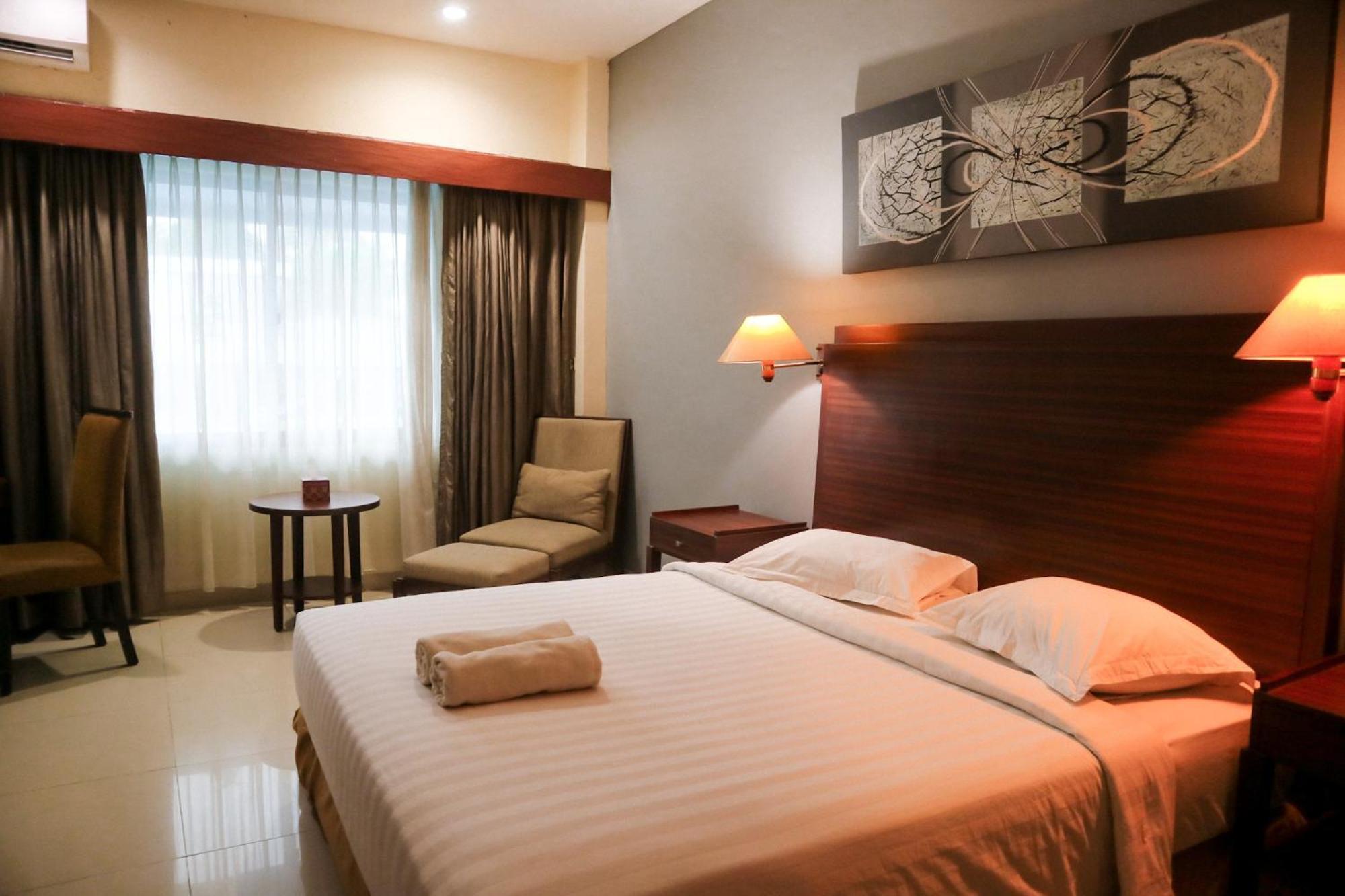 Hotel Mariat Sorong Esterno foto