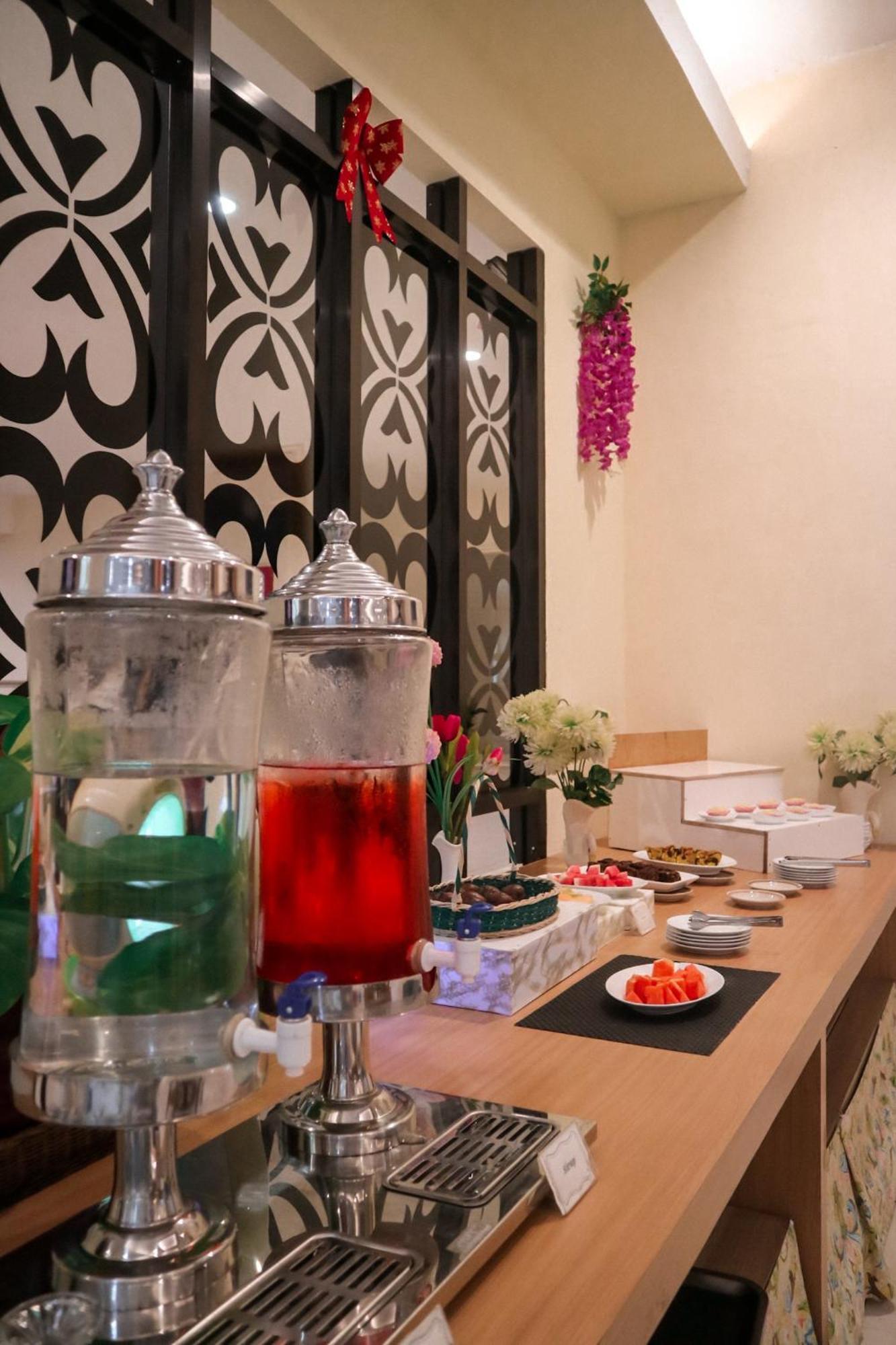 Hotel Mariat Sorong Esterno foto