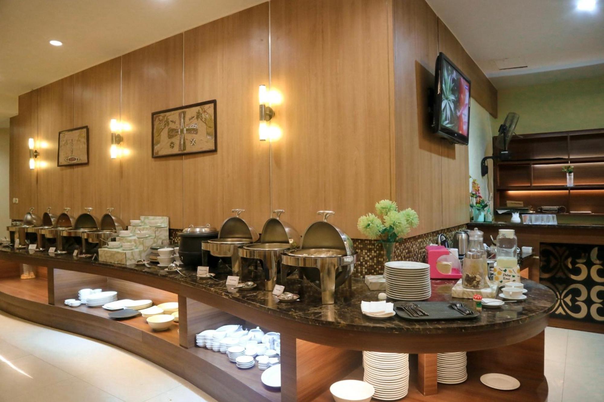 Hotel Mariat Sorong Esterno foto