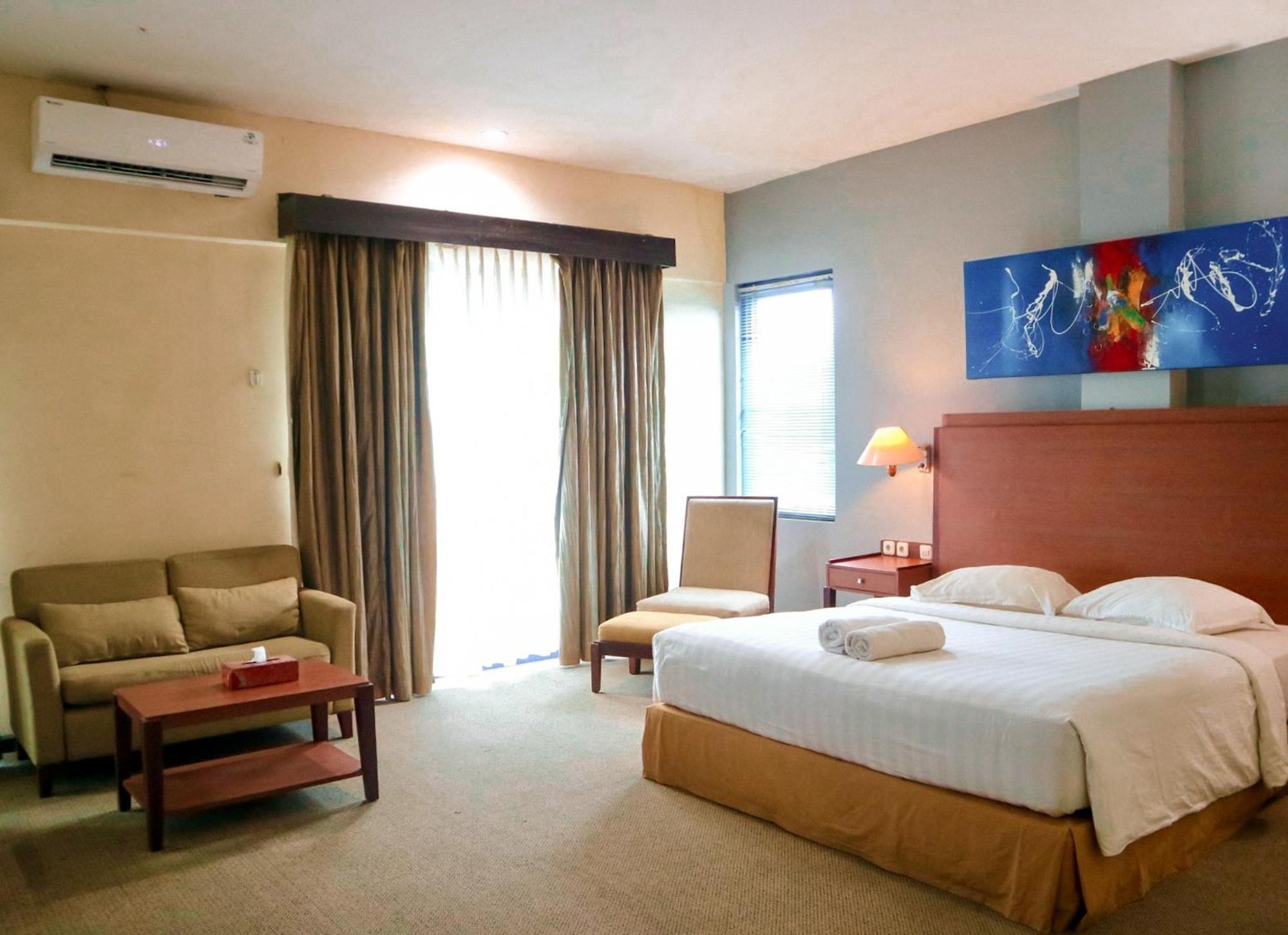 Hotel Mariat Sorong Esterno foto