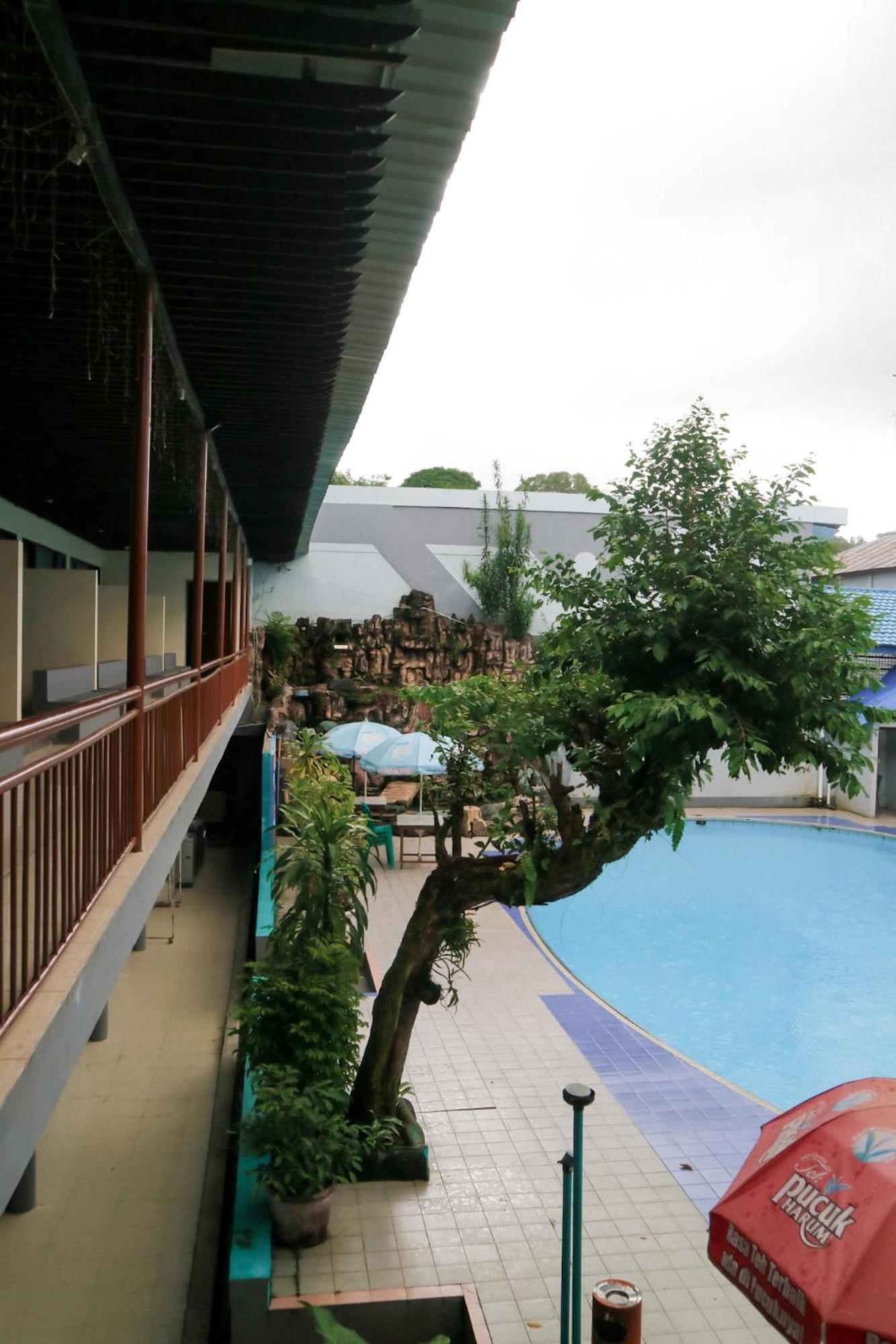 Hotel Mariat Sorong Esterno foto