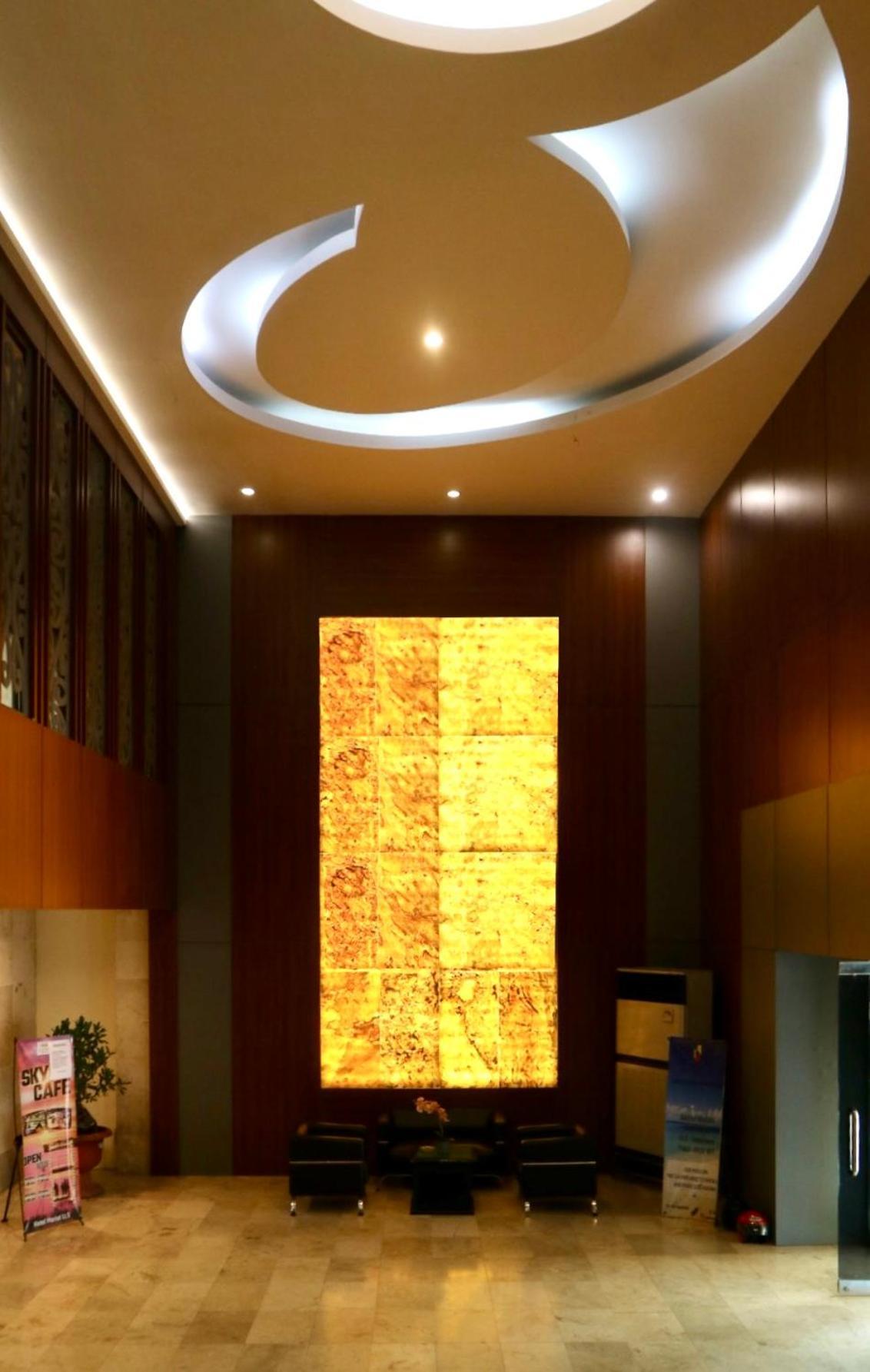 Hotel Mariat Sorong Esterno foto