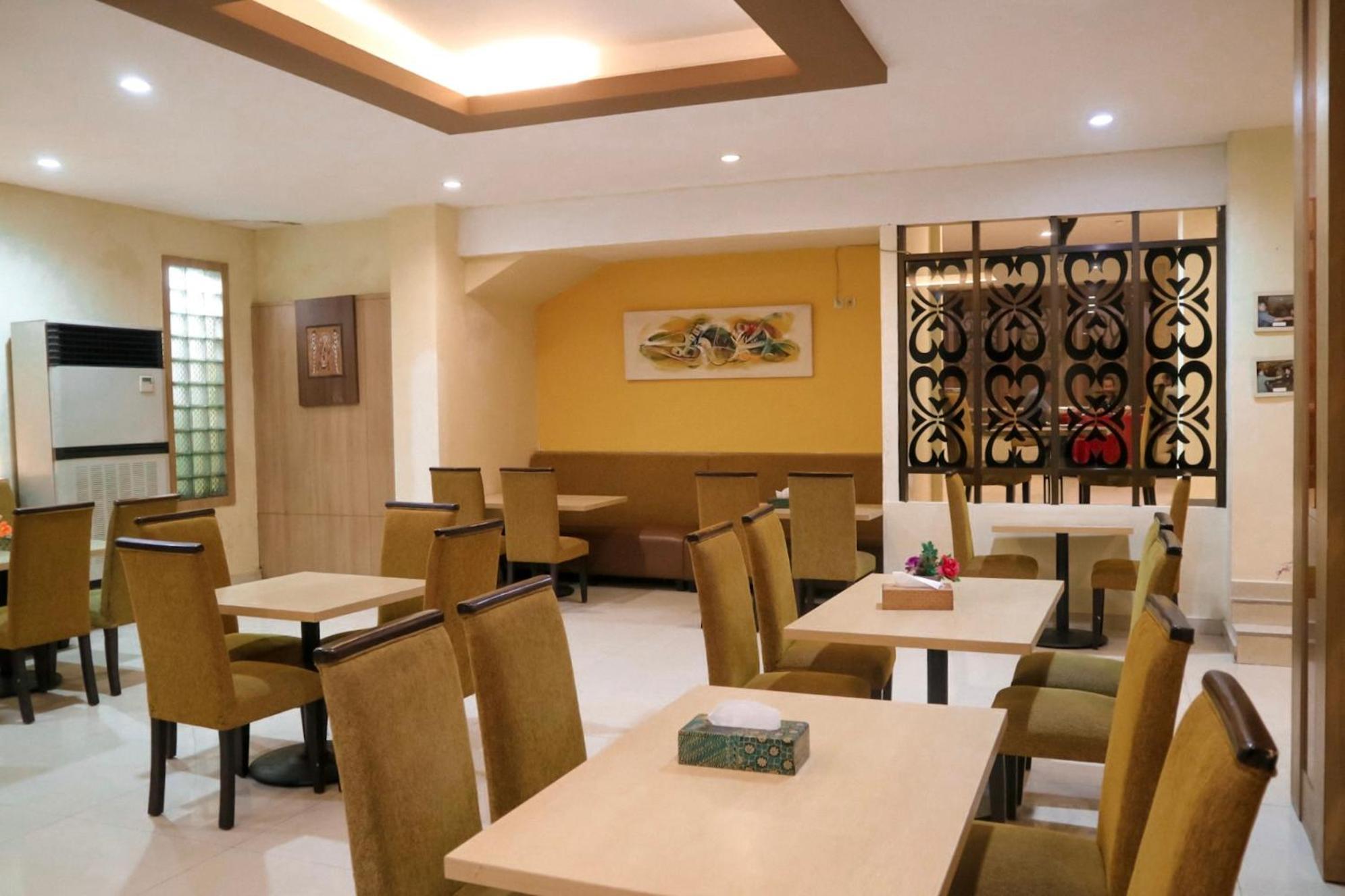 Hotel Mariat Sorong Esterno foto