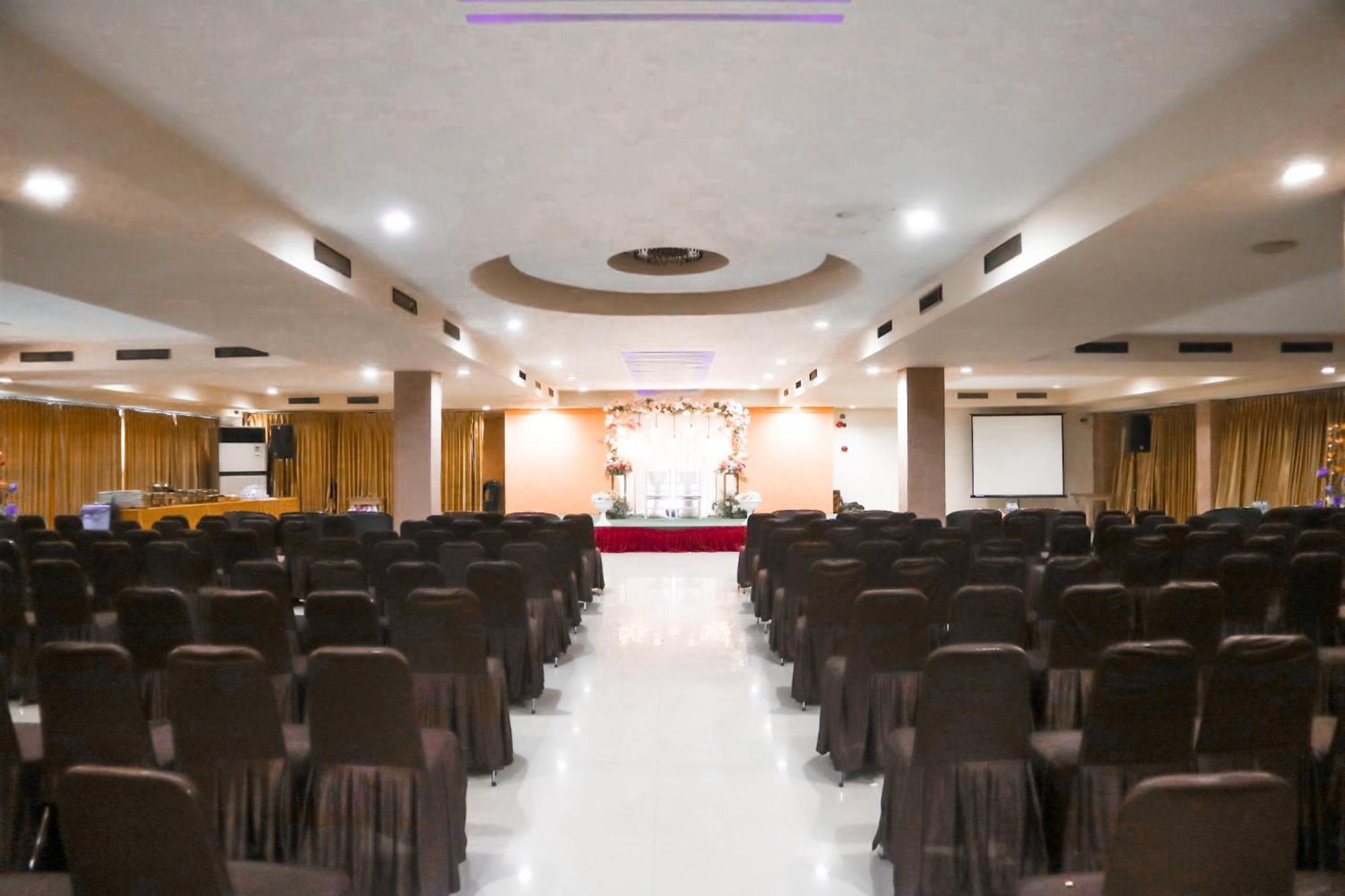 Hotel Mariat Sorong Esterno foto