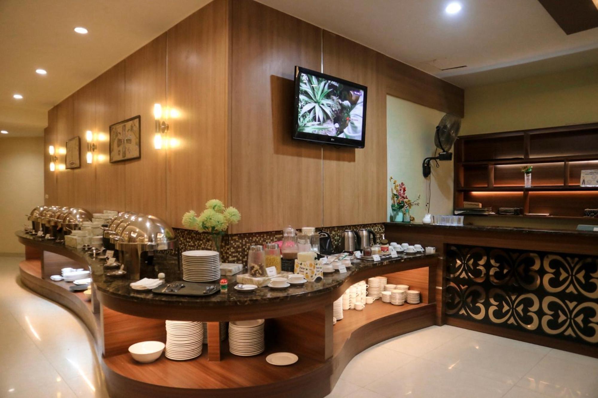Hotel Mariat Sorong Esterno foto