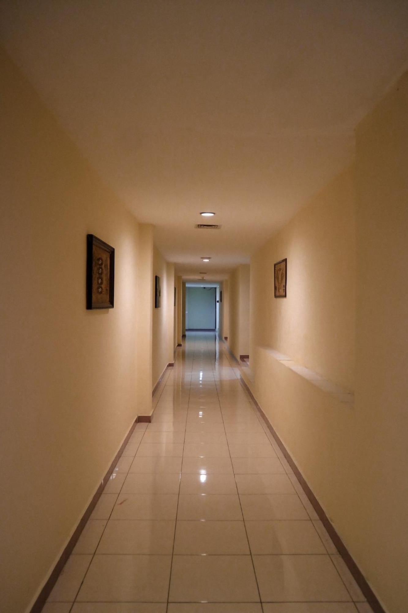Hotel Mariat Sorong Esterno foto