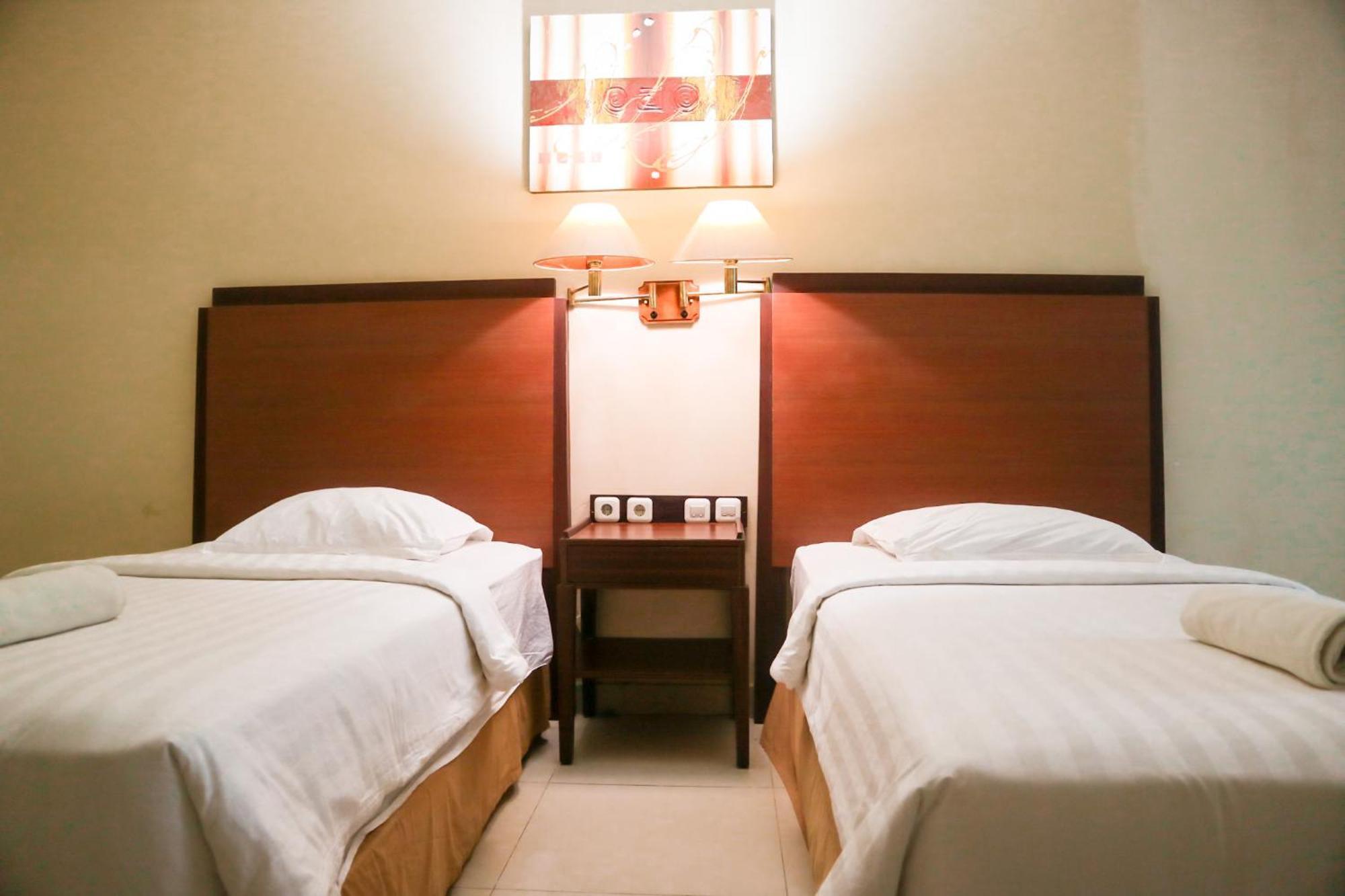 Hotel Mariat Sorong Esterno foto