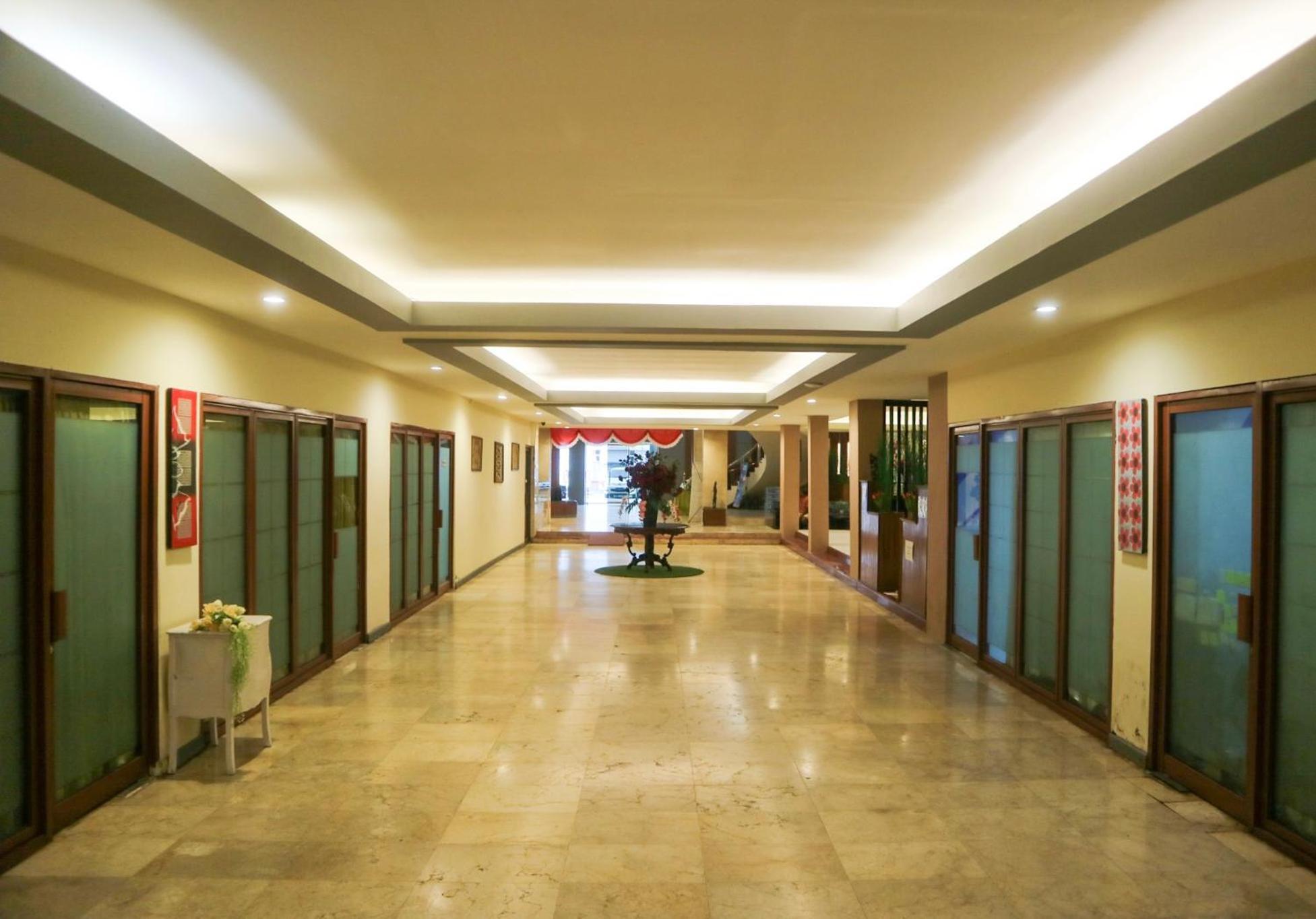 Hotel Mariat Sorong Esterno foto