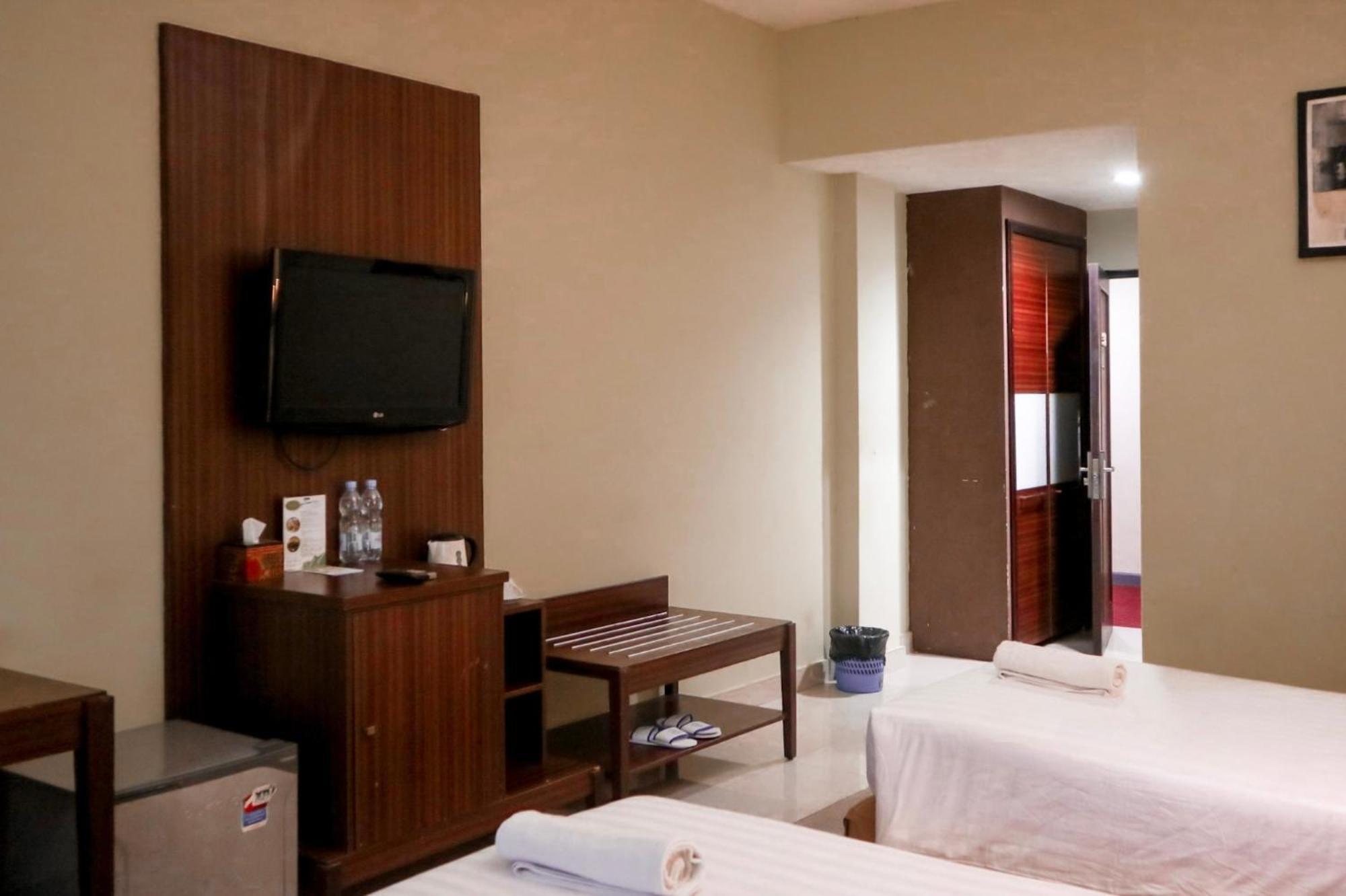 Hotel Mariat Sorong Esterno foto