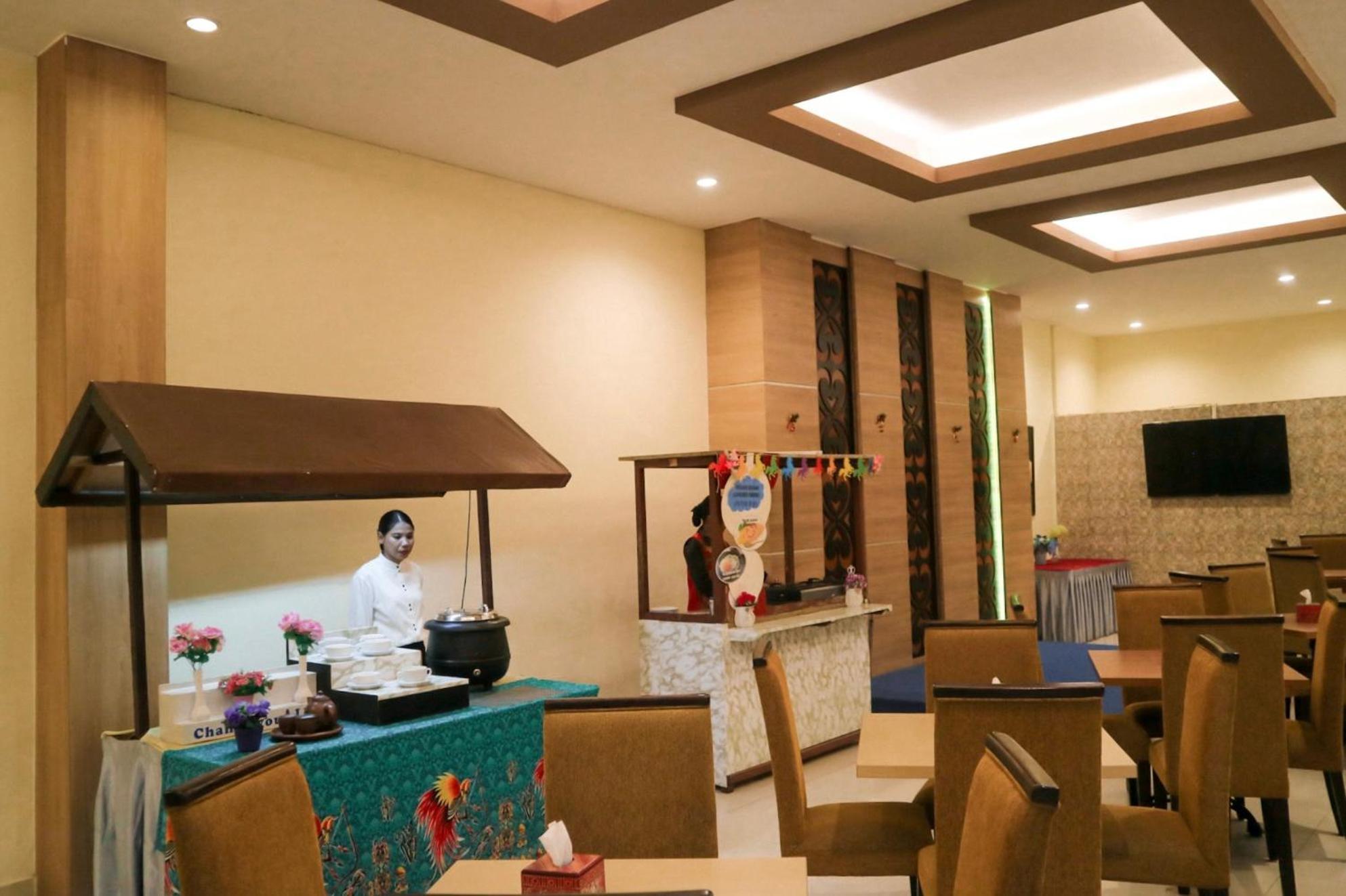 Hotel Mariat Sorong Esterno foto