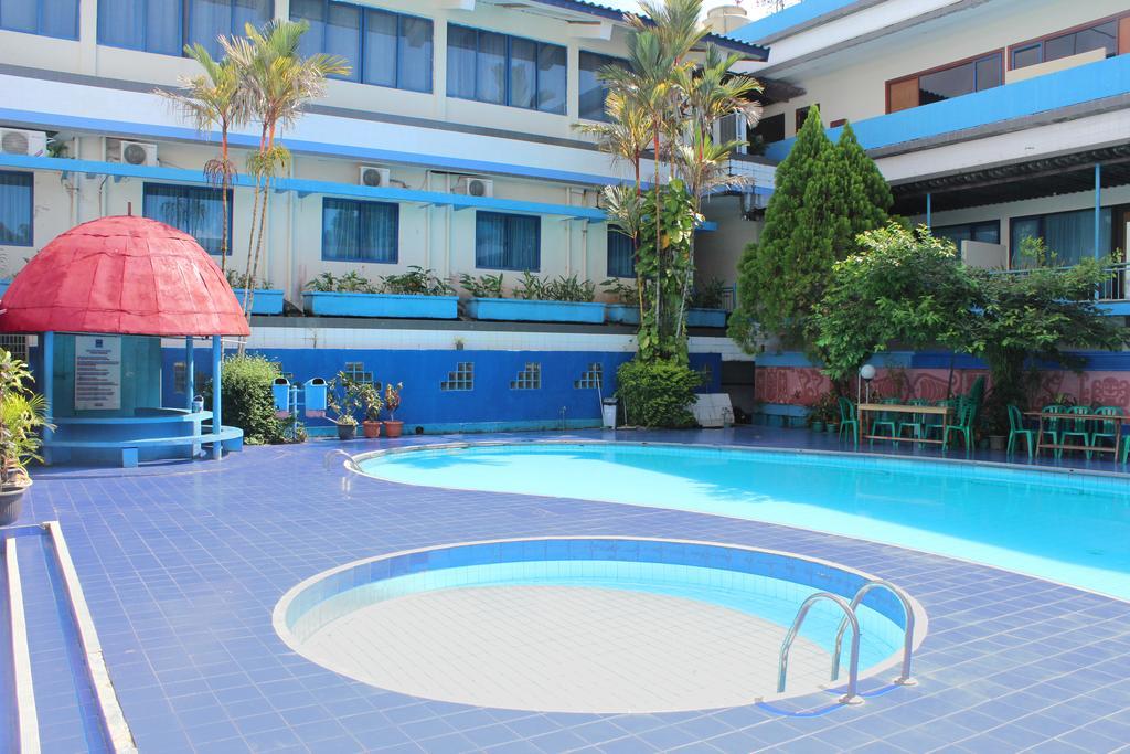 Hotel Mariat Sorong Esterno foto