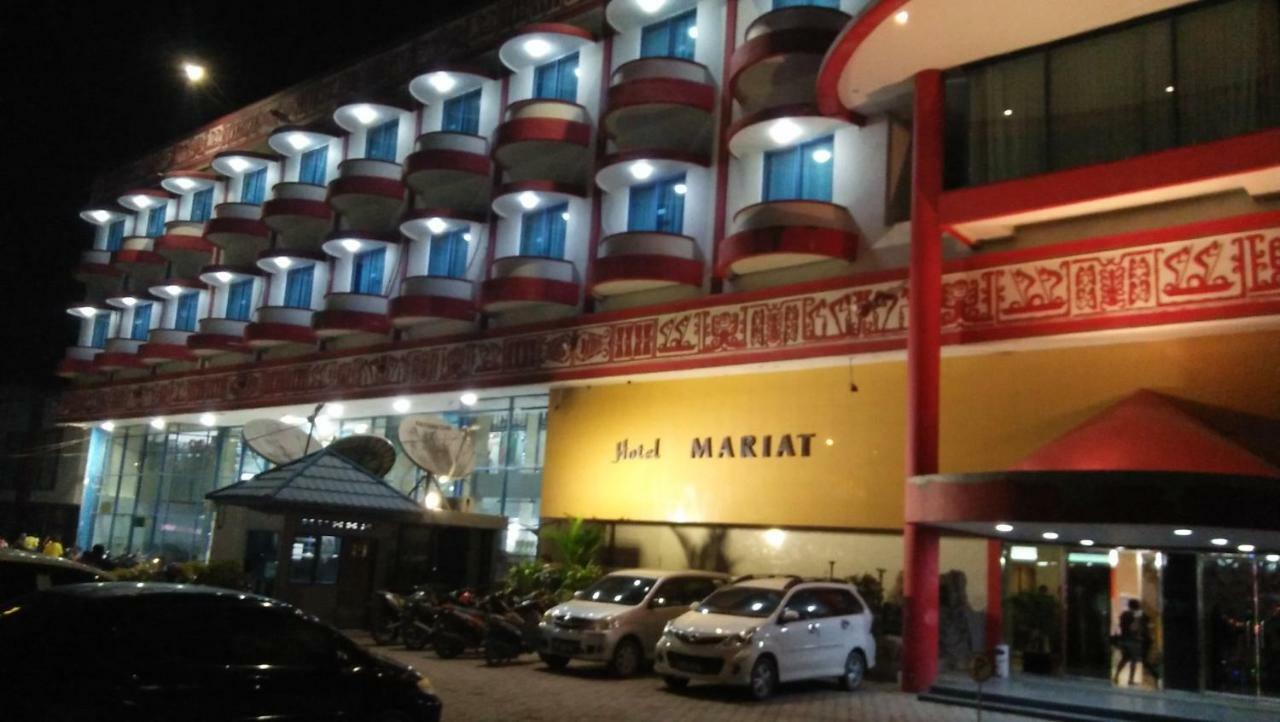 Hotel Mariat Sorong Esterno foto