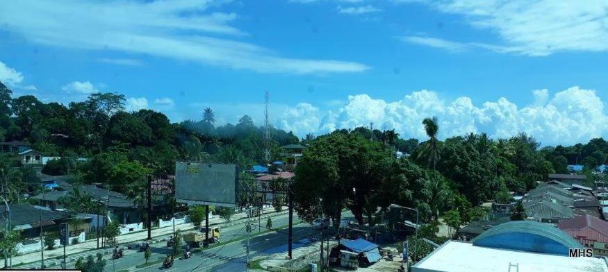 Hotel Mariat Sorong Esterno foto